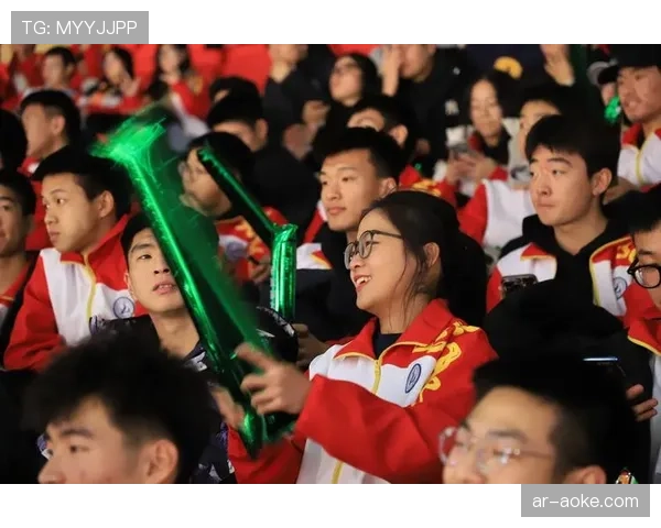 CBA“走进校园”活动抵达成都,四川金强球员与中学生进行互动 CBA“走进校园”活动抵达成都,四川金强球员与中学生进行互动